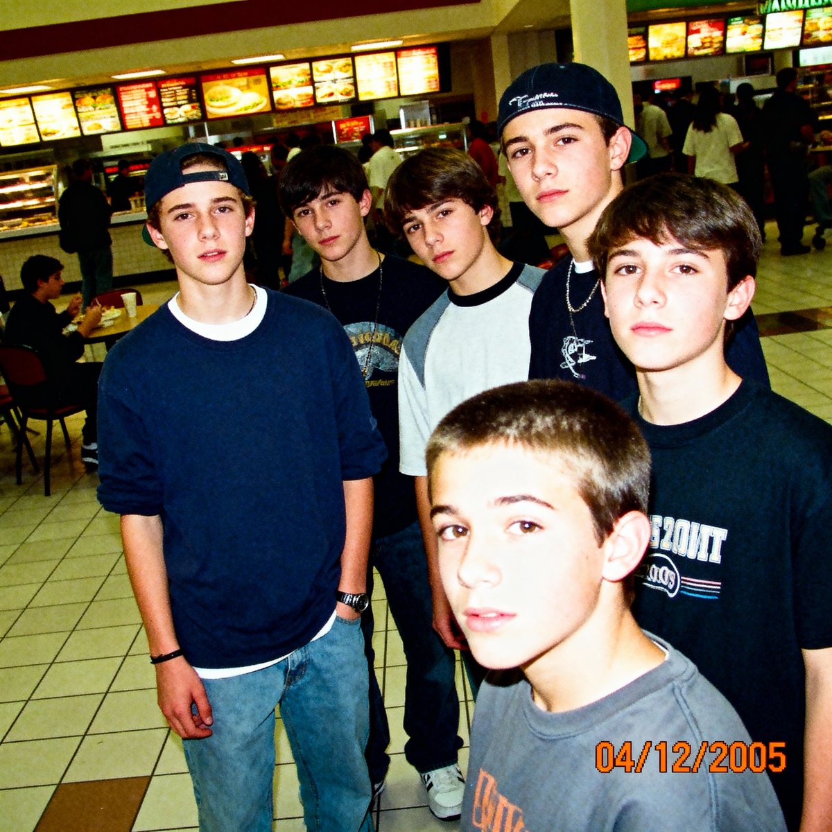 2005 年索尼 CyberShot 商场美食广场快照提示