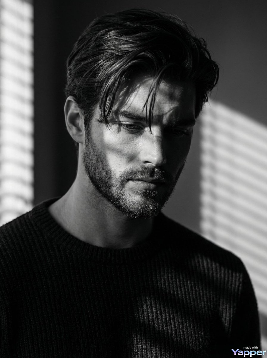 个人资料 / 头像 - 电影黑色电影风格黑白肖像